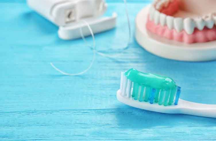 Protez Diş Bakımı Nasıl Yapılır